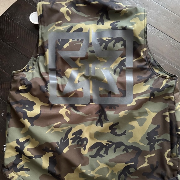 Ride Rich SCARBORO™ ARMOURED SOFTSHELL VEST {WOODLAND CAMO} - Picture 3 of 3
